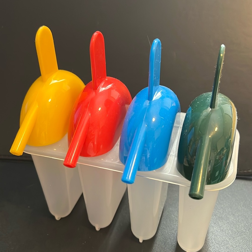 Brand New Kitchen Craft Ice Lollypop Mould Set of 4.    D242